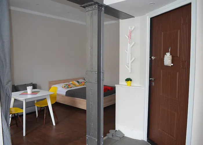 Sunny In The Center Of דירה