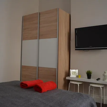 公寓 Sunny In The Center Of 利沃夫